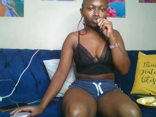 Live sex webcam photo for 7Naila1 #276823677