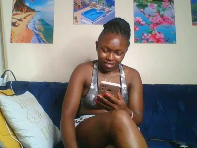 Live sex webcam photo for 7Naila1 #277372968