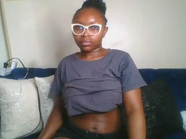 Live sex webcam photo for 7Naila1
