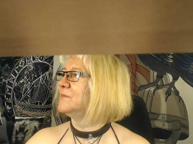 Live sex webcam photo for 90dTitten #290507968