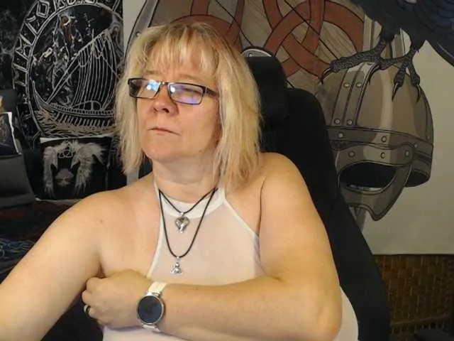 Live sex webcam photo for 90dTitten #291393509