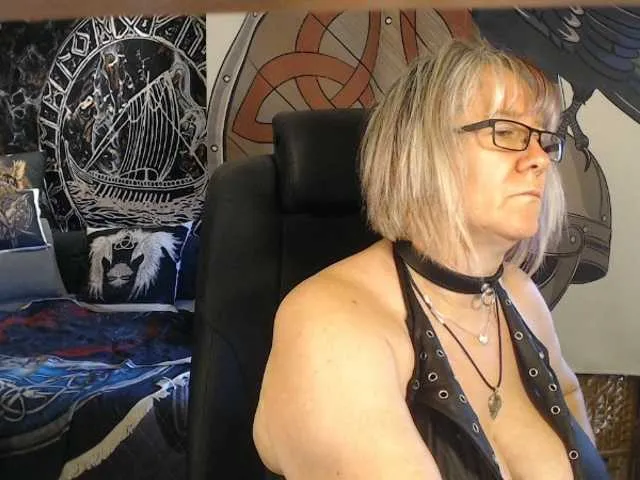 Live sex webcam photo for 90dTitten #291823920