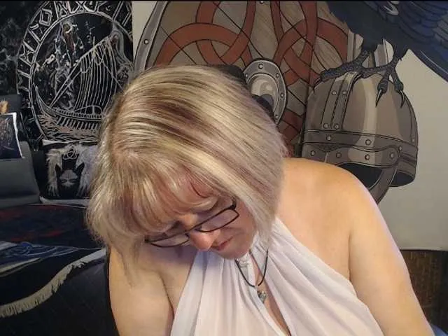 Live sex webcam photo for 90dTitten #291871625