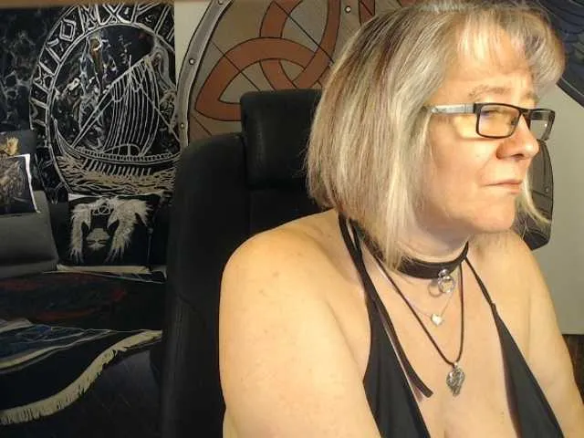 Live sex webcam photo for 90dTitten #291927513