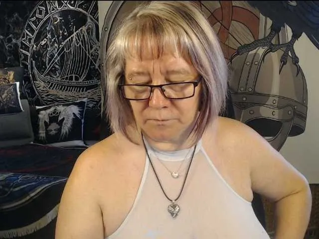 Live sex webcam photo for 90dTitten #292033962