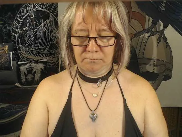 Live sex webcam photo for 90dTitten #292284447