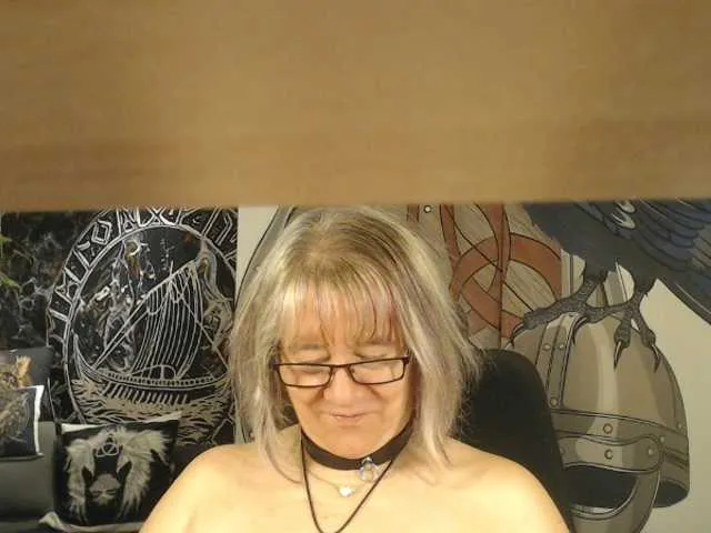 Live sex webcam photo for 90dTitten #292315814