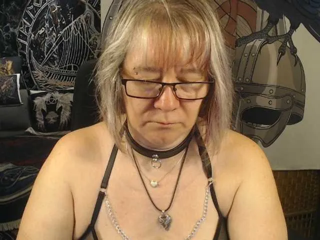 Live sex webcam photo for 90dTitten #292323028