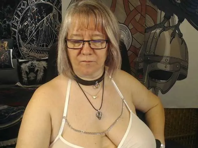 Live sex webcam photo for 90dTitten #292333816