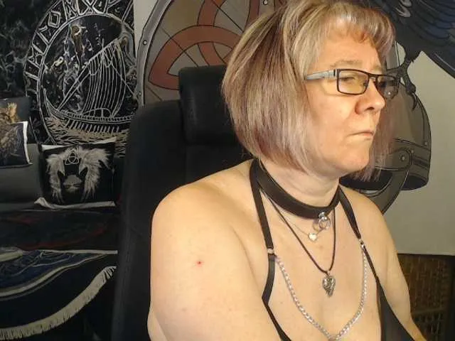 Live sex webcam photo for 90dTitten #292363367