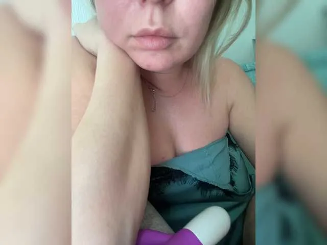 Live sex webcam photo for AAVARIYA #272564072