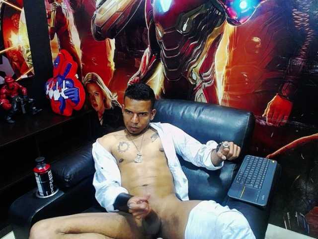 Live sex webcam photo for AJ-Style- #275473547