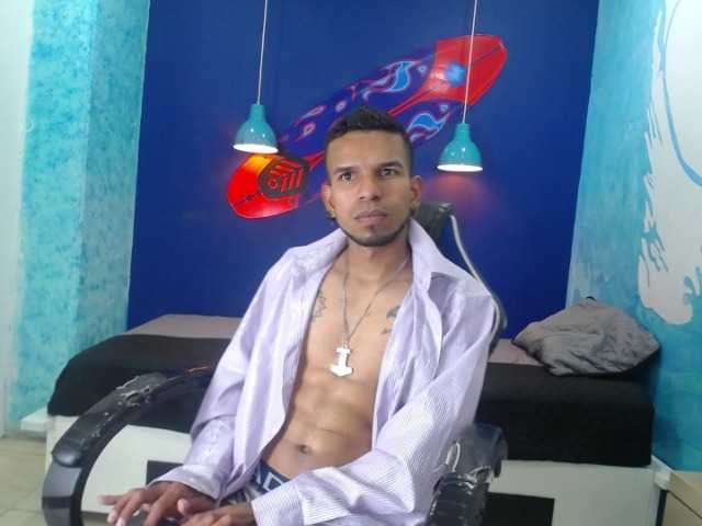 Live sex webcam photo for AJ-Style- #275496856