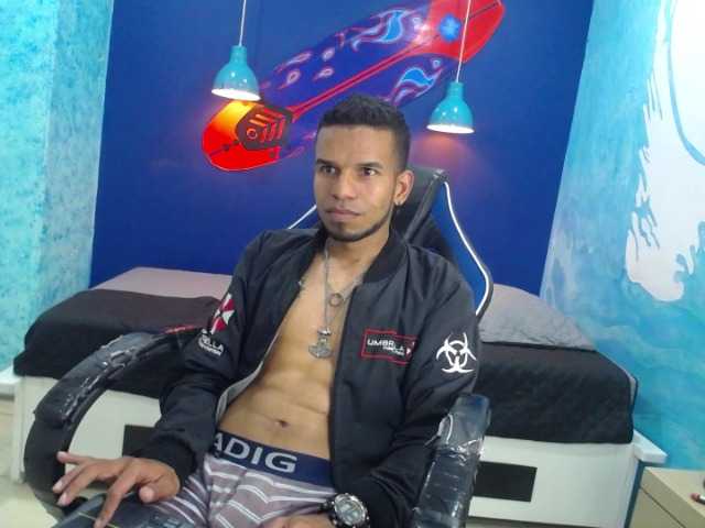 Live sex webcam photo for AJ-Style- #275522081