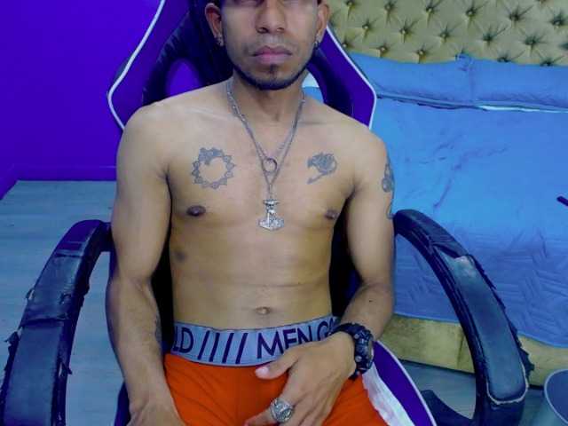 Live sex webcam photo for AJ-Style- #275558009