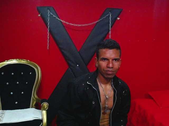 Live sex webcam photo for AJ-Style- #275587497