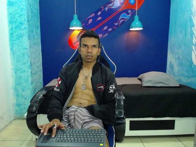 Live sex webcam photo for AJ-Style- #275595438