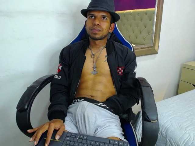 Live sex webcam photo for AJ-Style- #275688520