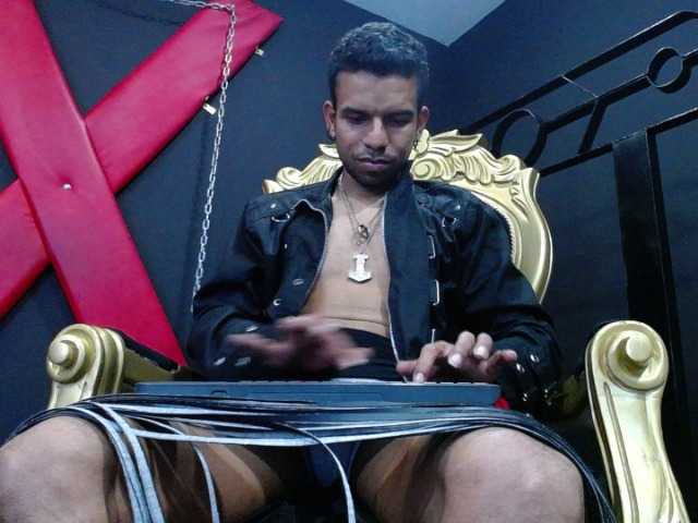 Live sex webcam photo for AJ-Style- #275696560