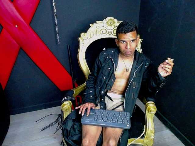 Live sex webcam photo for AJ-Style- #275719631