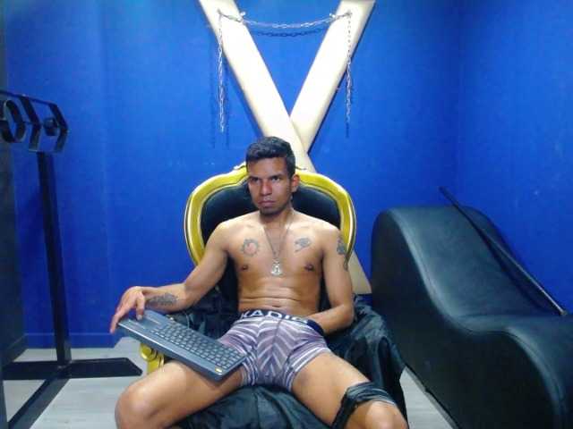 Live sex webcam photo for AJ-Style- #275853738