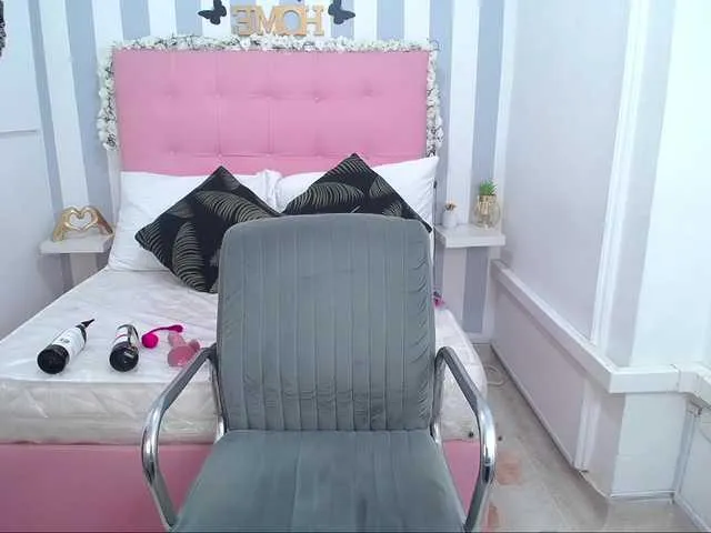 Live sex webcam photo for ALEXXA-CURVY #288047858