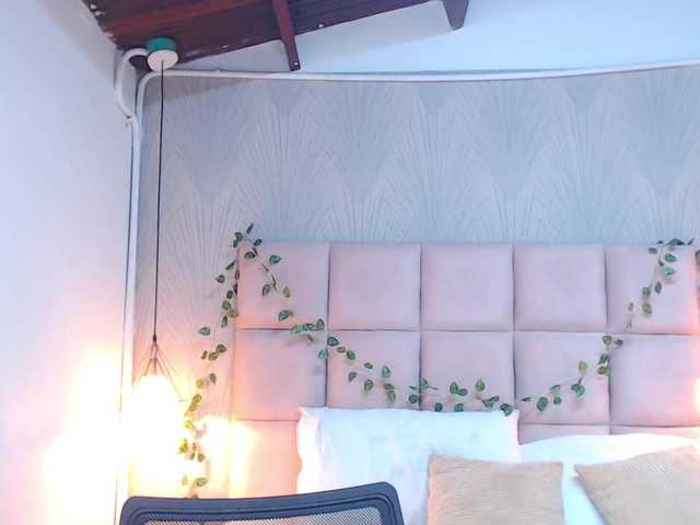 Live sex webcam photo for ALEXXA-CURVY #290879806