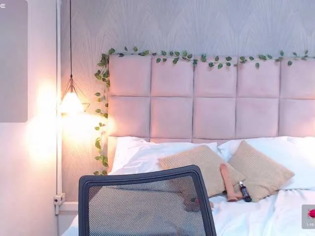 Live sex webcam photo for ALEXXA-CURVY #291605938