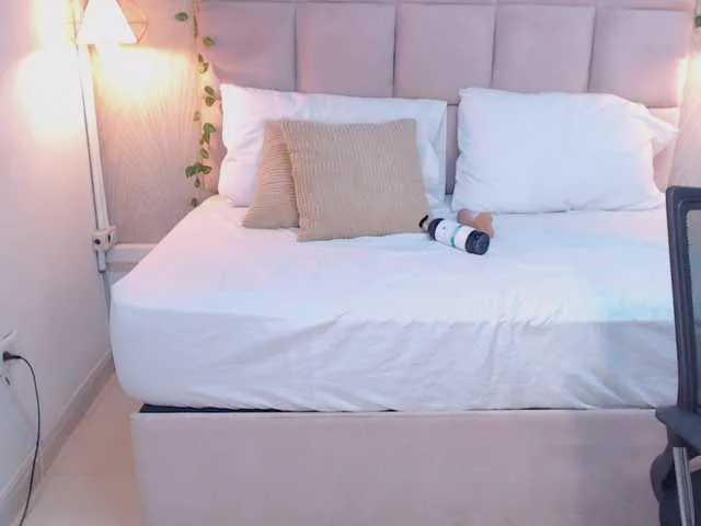 Live sex webcam photo for ALEXXA-CURVY #292117976