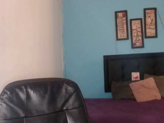 Live sex webcam photo for ALEZATAYLOR #274370463