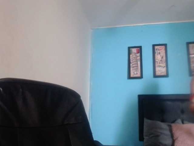 Live sex webcam photo for ALEZATAYLOR #275598641