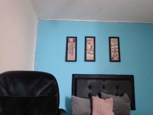 Live sex webcam photo for ALEZATAYLOR #275766427