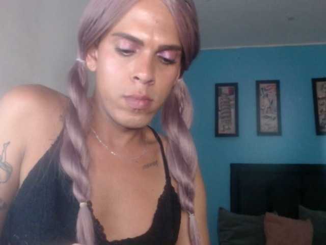 Live sex webcam photo for ALEZATAYLOR #275951449