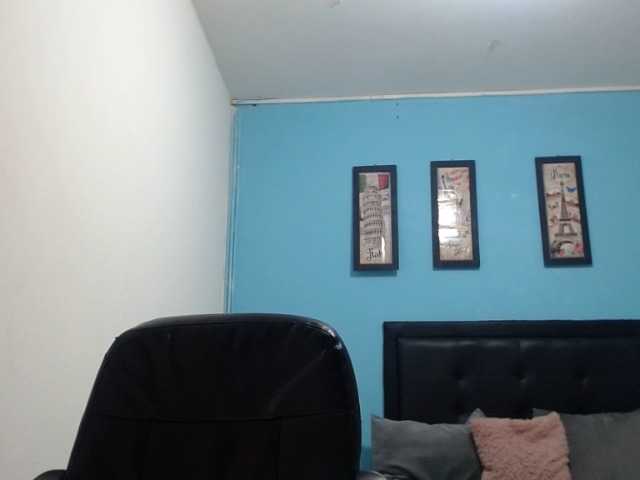 Live sex webcam photo for ALEZATAYLOR #276155804