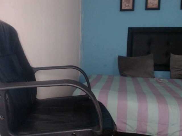 Live sex webcam photo for ALEZATAYLOR #276257087