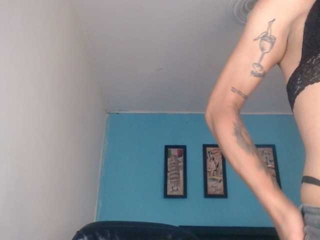 Live sex webcam photo for ALEZATAYLOR #276490972