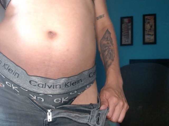 Live sex webcam photo for ALEZATAYLOR #276711075