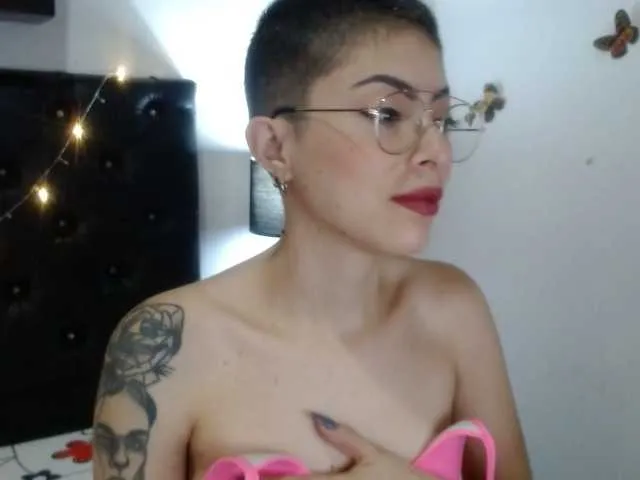 Live sex webcam photo for ALIICE-SMITH #272941990