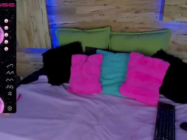 Live sex webcam photo for ANDREARODRI2 #272676919