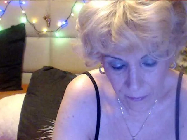 Live sex webcam photo for ANGELGRANNY #291385782
