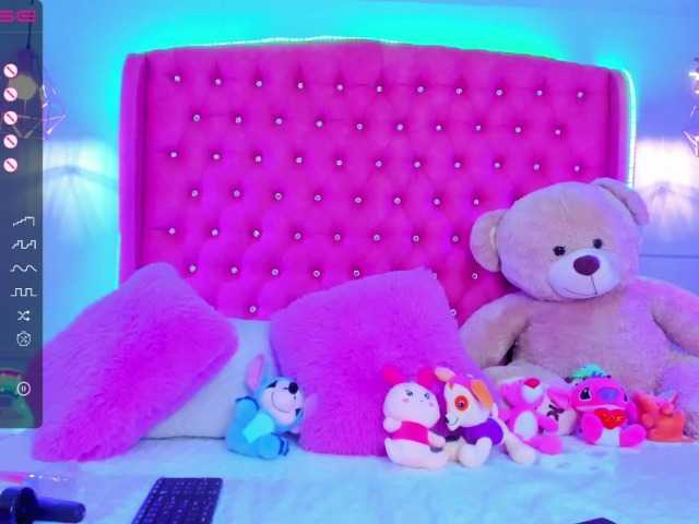 Live sex webcam photo for ANGELLCUTE1 #275648383