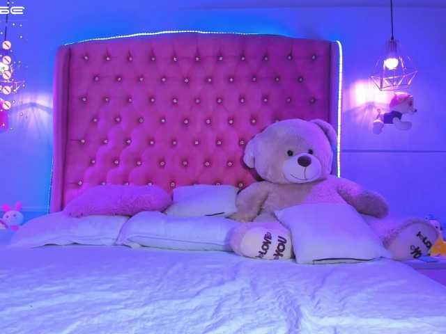 Live sex webcam photo for ANGELLCUTE1 #275692120