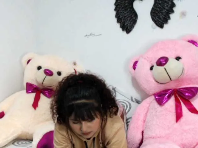 Live sex webcam photo for APRIL-05 #272960621