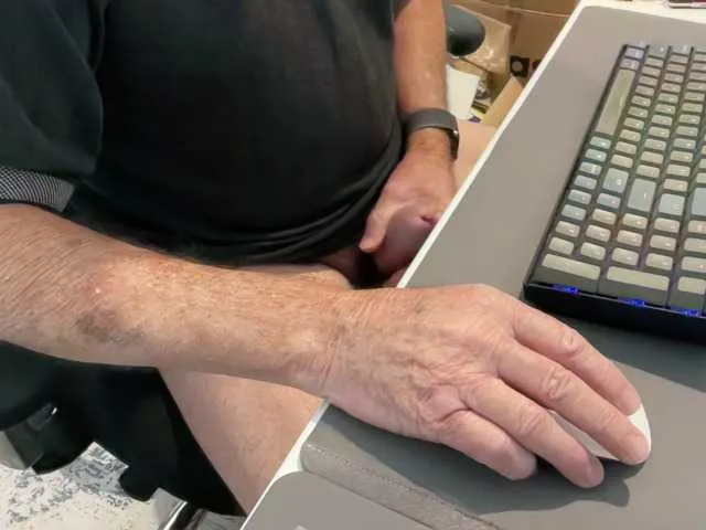 Live sex webcam photo for ASecret01 #290318631