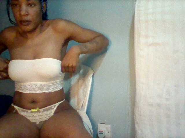 Live sex webcam photo for Aalia-1 #275479323