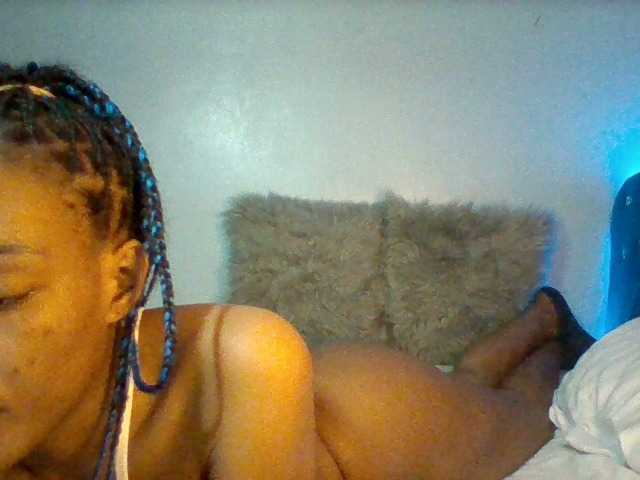 Live sex webcam photo for Aalia-1 #275491347