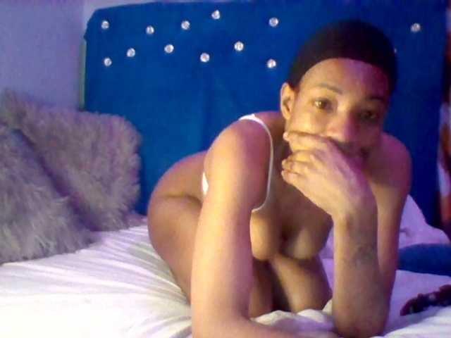 Live sex webcam photo for Aalia-1 #275622817