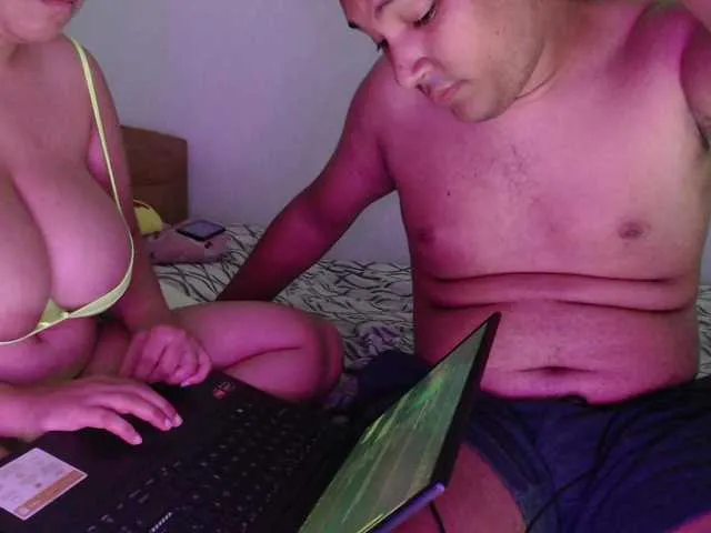 Live sex webcam photo for Aaron-AnnCams69 #289886549