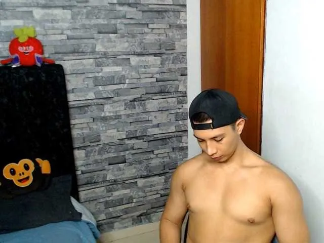 Live sex webcam photo for AaronWolfe #277989200