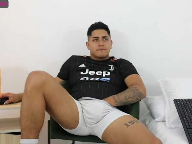 Live sex webcam photo for Aaronvm #275554140